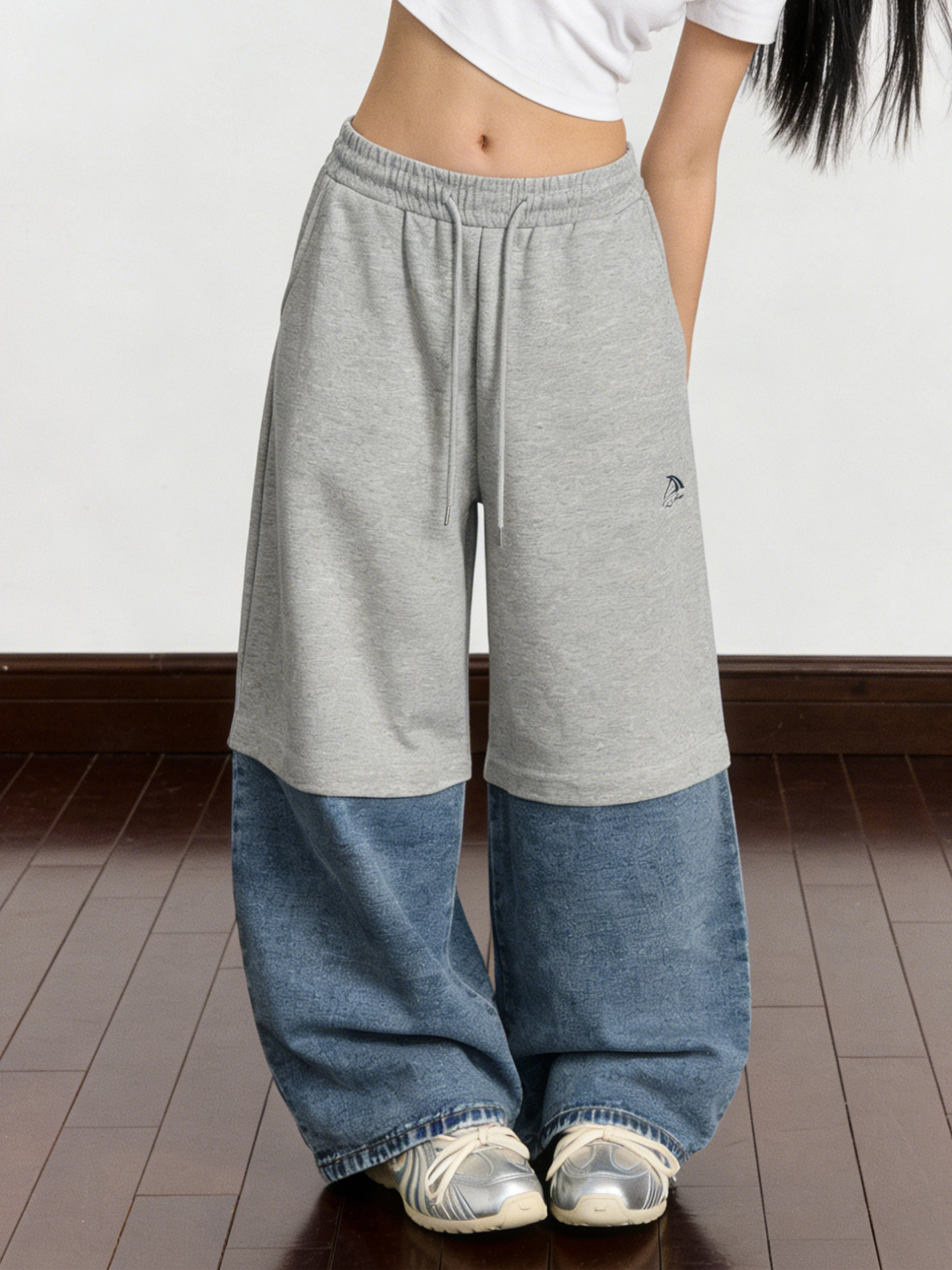 American Retro Patchwork Denim Wide Leg Sweatpants Women Loose Drawstring Slimming Design Long Pants Casual High Waist Cotton
American Retro Patchwork Denim Wide Leg Sweatpants Women Loose Drawstring Slimming Design Long Pants Casual High Waist Cotton