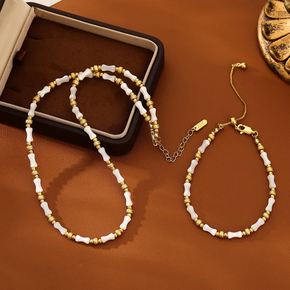 Step-by-step upward-growing French classic style bamboo-shaped collar chain
Step-by-step upward-growing French classic style bamboo-shaped collar chain