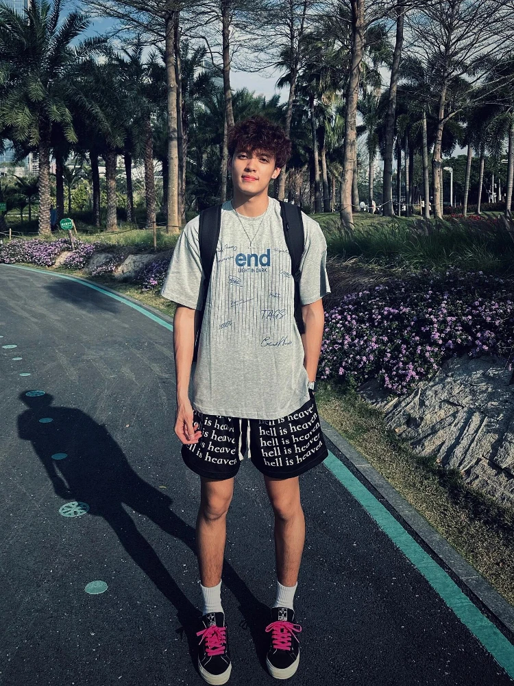 Мужские летние спортивные шорты American Style: укороченные, с принтом, на резинке и шнурке, повседневные
Мужские летние спортивные шорты American Style: укороченные, с принтом, на резинке и шнурке, повседневные