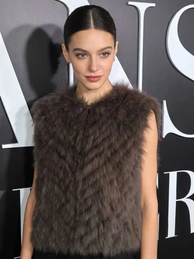 New Autumn Winter Women Natural Fox Fur Coat Sleeveless Winter Real Fur Jacket Vest Bolero Women's Clothing Female Outerwears
New Autumn Winter Women Natural Fox Fur Coat Sleeveless Winter Real Fur Jacket Vest Bolero Women's Clothing Female Outerwears