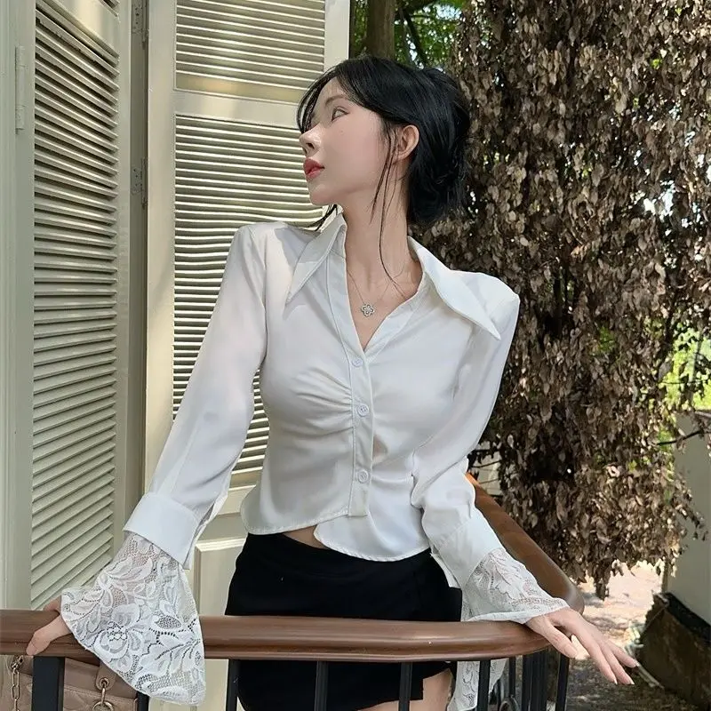 Irregular Flared Sleeve Lace Shirt for Spicy Women V-neck Short Shoulder Padded Top High-end Sun Protection Shirt
Irregular Flared Sleeve Lace Shirt for Spicy Women V-neck Short Shoulder Padded Top High-end Sun Protection Shirt