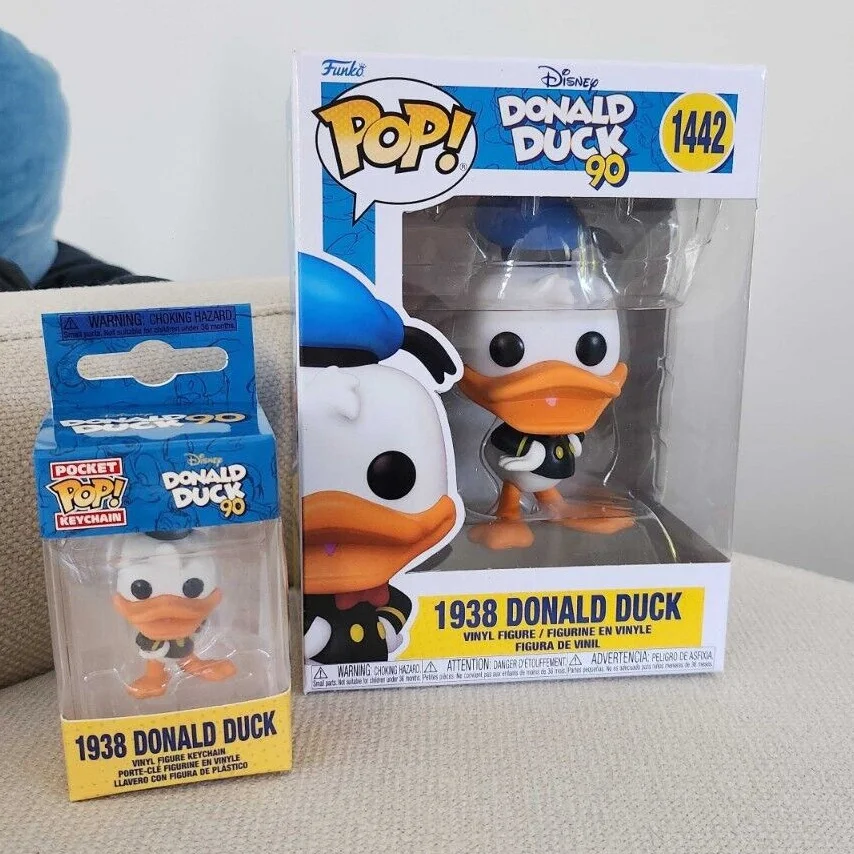 Фигурка аниме Funko Pop Disney 144, Дональд Дак # 1442 1433, виниловые фигурки, украшение для рабочего стола, детская модель, игрушка в подарок
Фигурка аниме Funko Pop Disney 144, Дональд Дак # 1442 1433, виниловые фигурки, украшение для рабочего стола, детская модель, игрушка в подарок