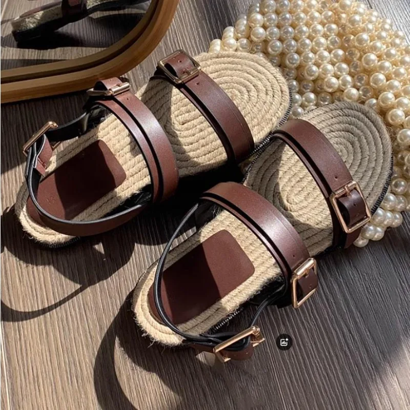 2026 Spring and Summer New French Leather One-button Roman Sandals Women's Casual Flat-bottomed Straw Fisherman Shoes Sandals
2026 Spring and Summer New French Leather One-button Roman Sandals Women's Casual Flat-bottomed Straw Fisherman Shoes Sandals