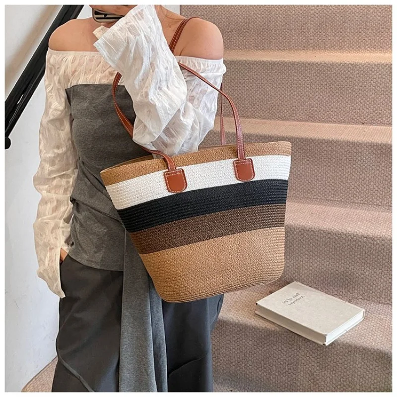 Шикарная сумка-мессенджер для женщин, кожаная сумка через плечо от известного бренда, популярный дизайн, модный
Шикарная сумка-мессенджер для женщин, кожаная сумка через плечо от известного бренда, популярный дизайн, модный