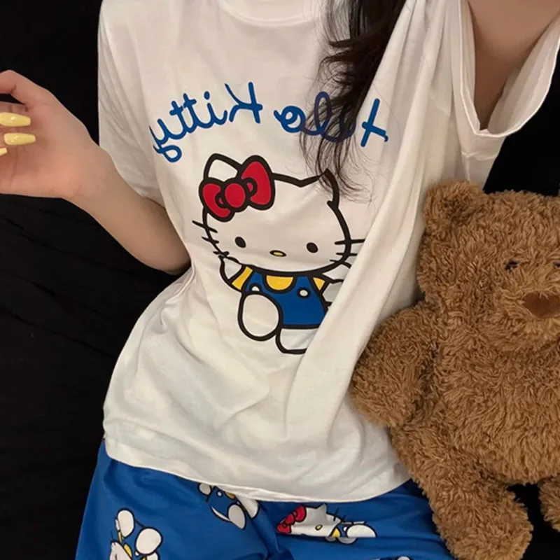 MINISO Hello Kitty, милые пижамы с принтом, женская летняя свободная повседневная домашняя одежда, комплект из двух предметов, мягкий, приятный для кожи, удобный костюм
MINISO Hello Kitty, милые пижамы с принтом, женская летняя свободная повседневная домашняя одежда, комплект из двух предметов, мягкий, приятный для кожи, удобный костюм