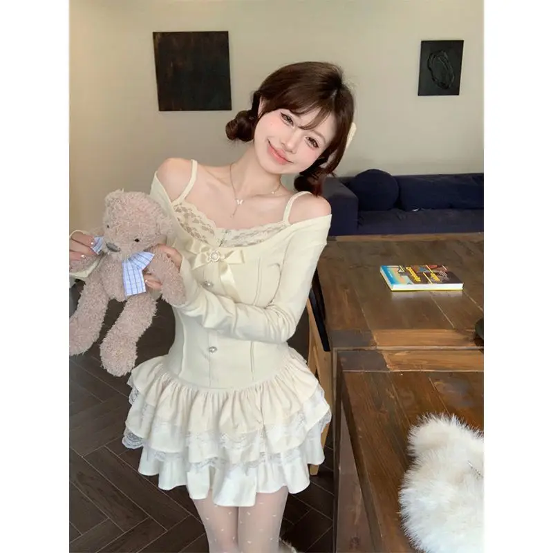 High-end Sweet Two Piece Set Girl Skirt Set Lace Patchwork Long Sleeve Tops Fluffy Mini Skirt Y2k Clothes High Waist Design Suit
High-end Sweet Two Piece Set Girl Skirt Set Lace Patchwork Long Sleeve Tops Fluffy Mini Skirt Y2k Clothes High Waist Design Suit