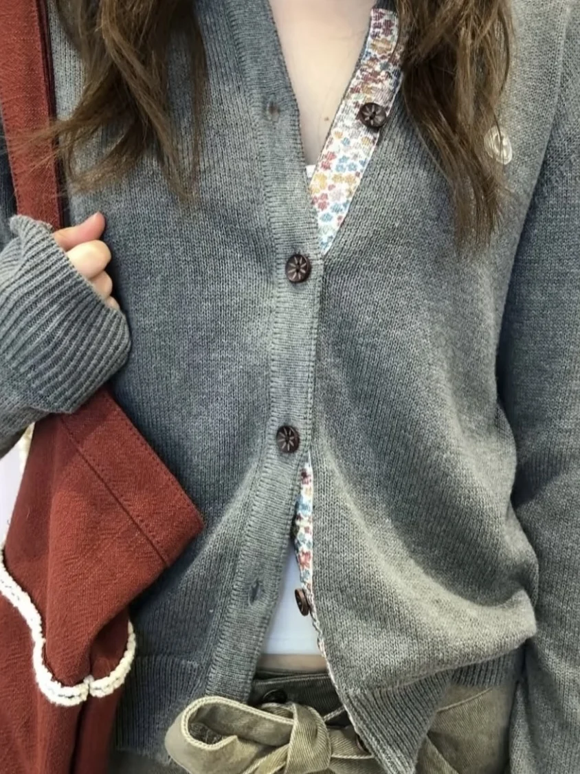 Cozy Autumn New Design Knitted Long Sleeve Flower Pattern Single Button Cardigan Korean Style Loose Fit Cotton Women's Outerwear
Cozy Autumn New Design Knitted Long Sleeve Flower Pattern Single Button Cardigan Korean Style Loose Fit Cotton Women's Outerwear