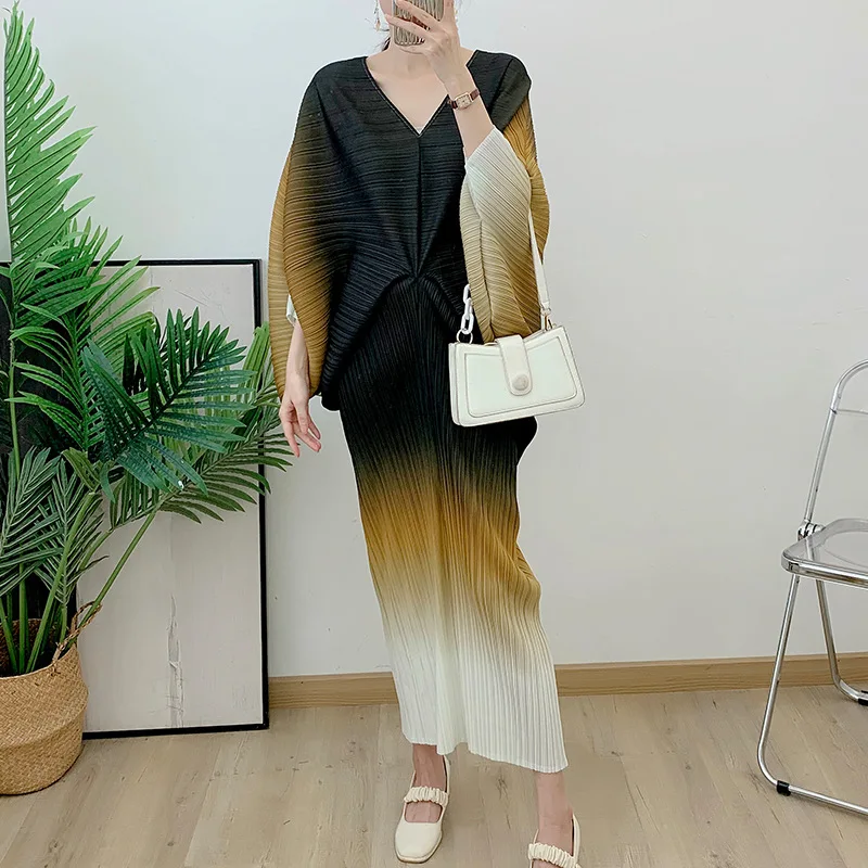 Pleated Bat Sleeve Dress Women's 2024 Autumn Plus Size Gradient Print V-Neck Bottom Long Dress Summer
Pleated Bat Sleeve Dress Women's 2024 Autumn Plus Size Gradient Print V-Neck Bottom Long Dress Summer