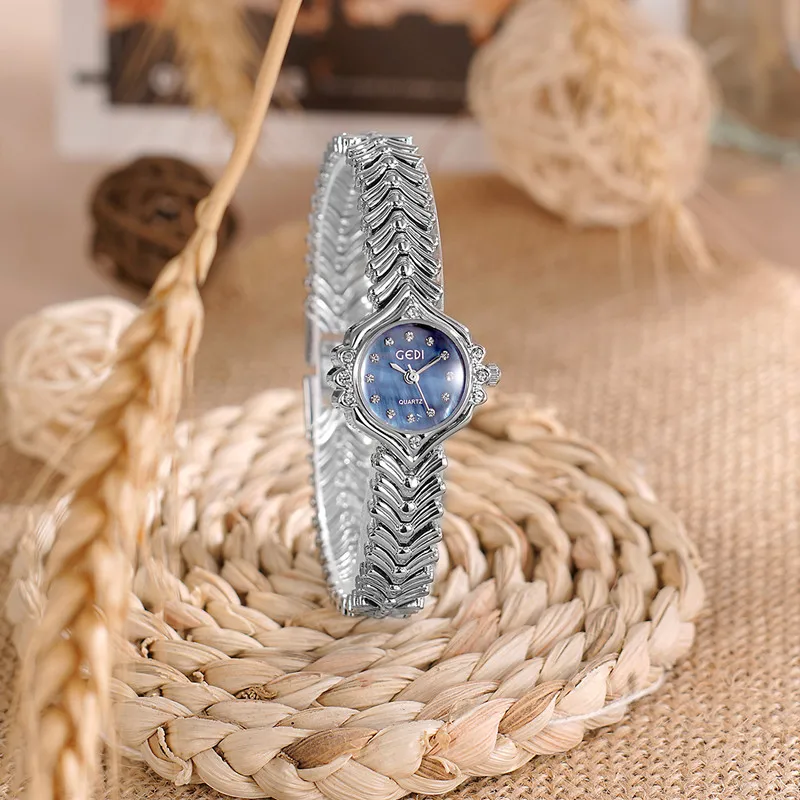 Fashion Women's Watch with Diamond Small Dial, Fishtail Bracelet Watch, Light Luxury and High-end Women's Watch
Fashion Women's Watch with Diamond Small Dial, Fishtail Bracelet Watch, Light Luxury and High-end Women's Watch