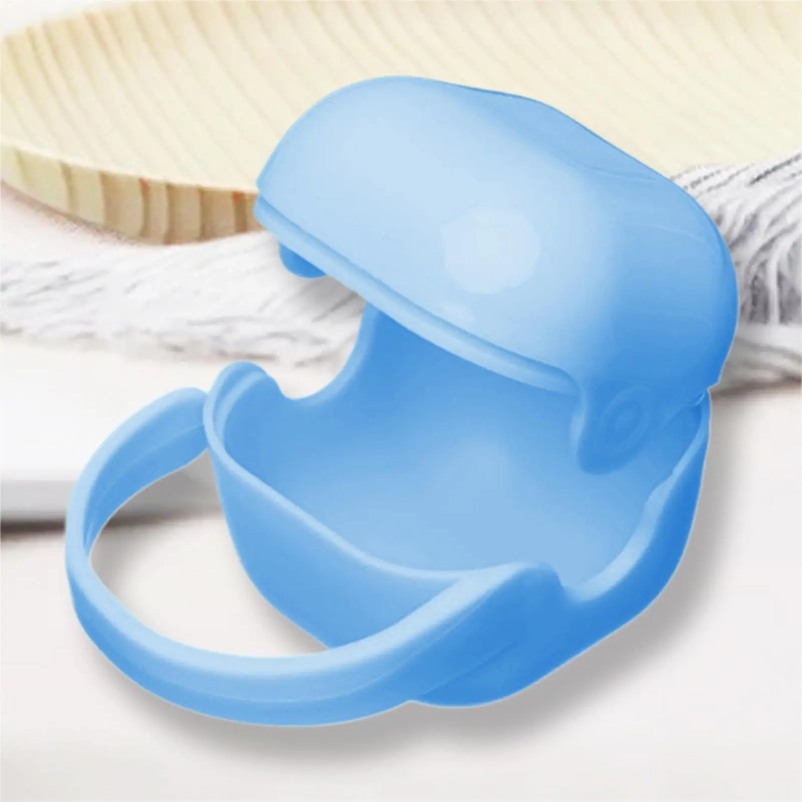 Newborn pacifier storage box, portable, hygienic anti-bacteria, travel essential.
Newborn pacifier storage box, portable, hygienic anti-bacteria, travel essential.