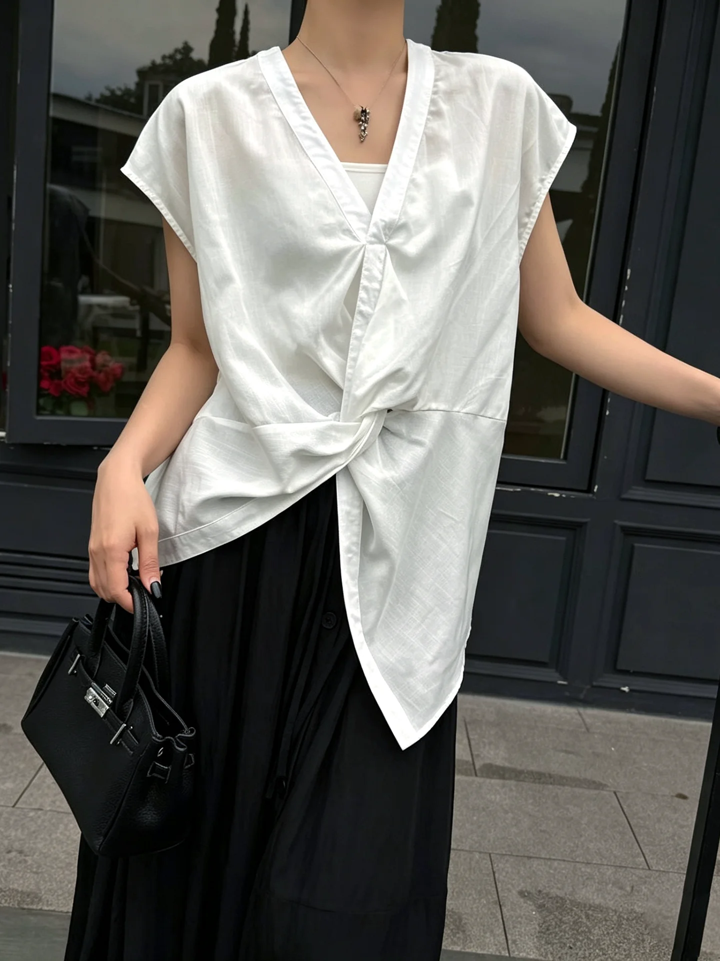 Elegant V-Neck Knot Shirt Women's Loose Fit Short Sleeve Asymmetrical Tank Top Summer 2026 Slimming Effect Casual Style
Elegant V-Neck Knot Shirt Women's Loose Fit Short Sleeve Asymmetrical Tank Top Summer 2026 Slimming Effect Casual Style