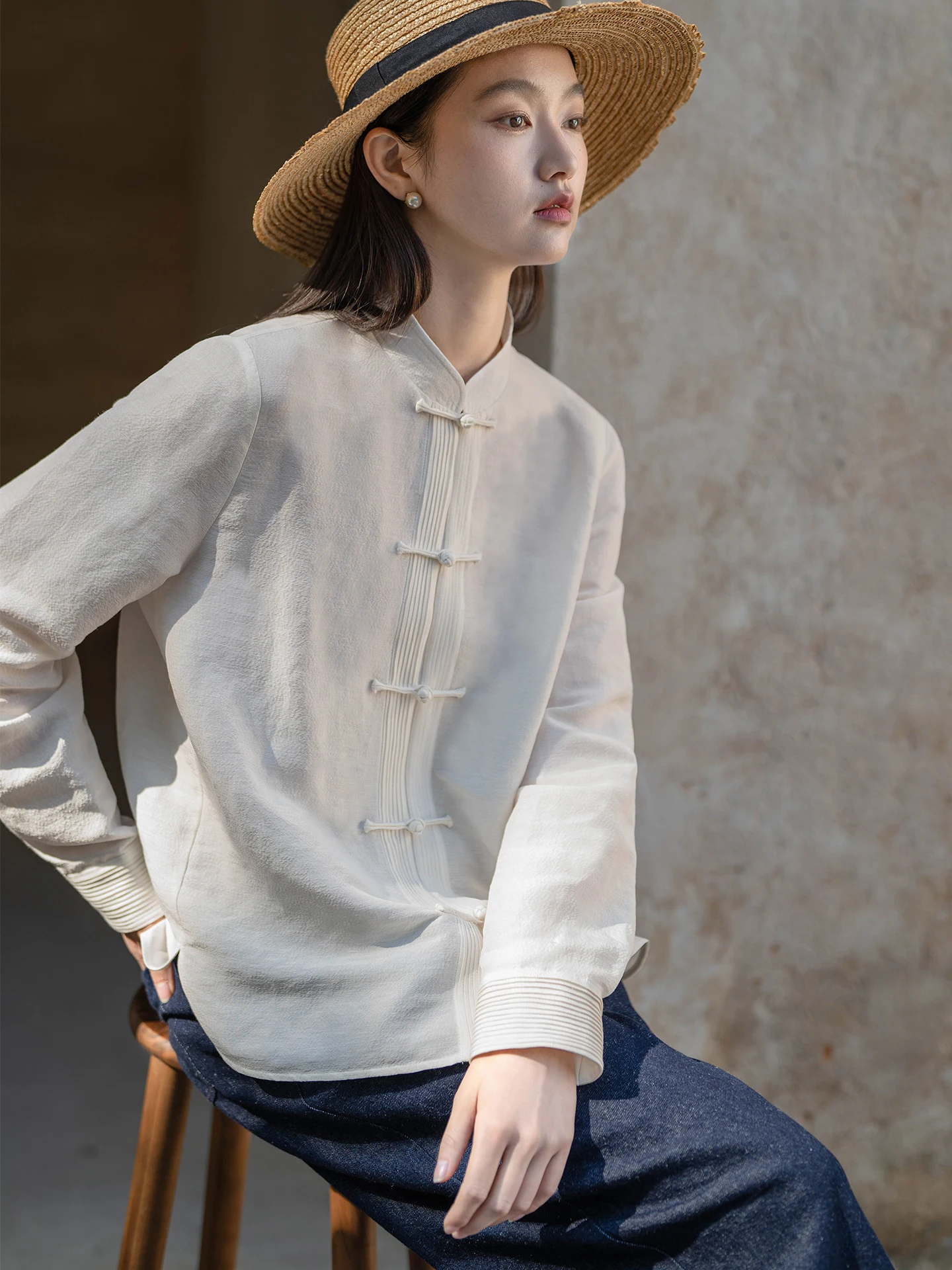 Романтичная новая китайская блузка из натурального шелка и льна с плиссировкой и пуговицами на плечах, женская блузка с длинным рукавом
Романтичная новая китайская блузка из натурального шелка и льна с плиссировкой и пуговицами на плечах, женская блузка с длинным рукавом