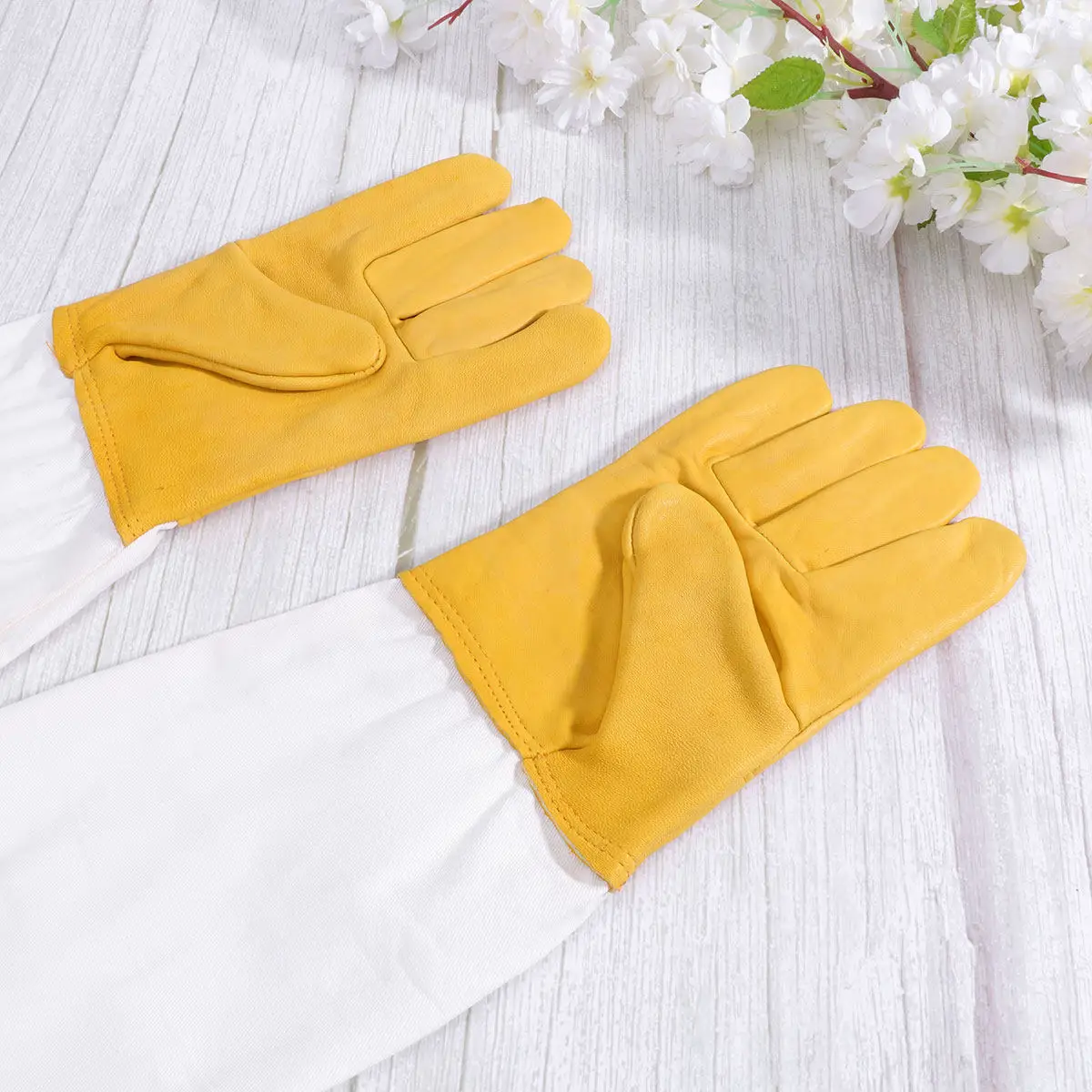 1Pair Beekeeping Protective Gloves Lightweight Sheepskin Style Work Gloves for Gardening Industrial Labor Safety Hand Barrier
1Pair Beekeeping Protective Gloves Lightweight Sheepskin Style Work Gloves for Gardening Industrial Labor Safety Hand Barrier