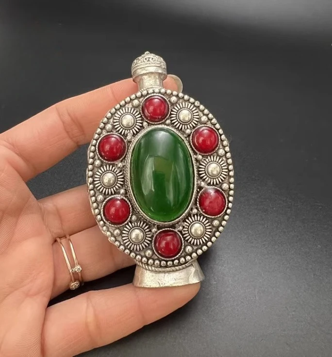 Китайское старое тибетское серебро, инкрустированное орнаментом для табачной бутылки из нефрита Greenstone
Китайское старое тибетское серебро, инкрустированное орнаментом для табачной бутылки из нефрита Greenstone