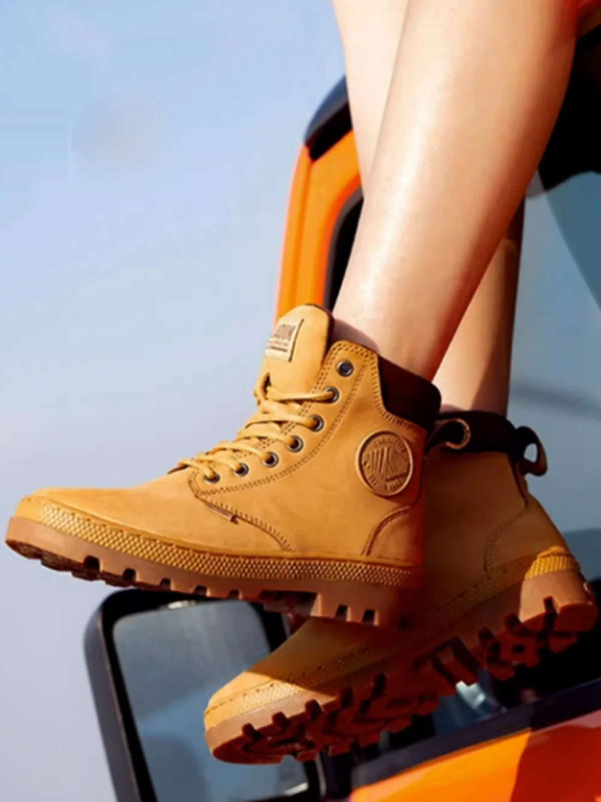 Классические высокие ботинки в стиле рабочей обуви, износостойкие, с круглым носком, на низком каблуке, с резиновой подошвой, тканевые.
Классические высокие ботинки в стиле рабочей обуви, износостойкие, с круглым носком, на низком каблуке, с резиновой подошвой, тканевые.