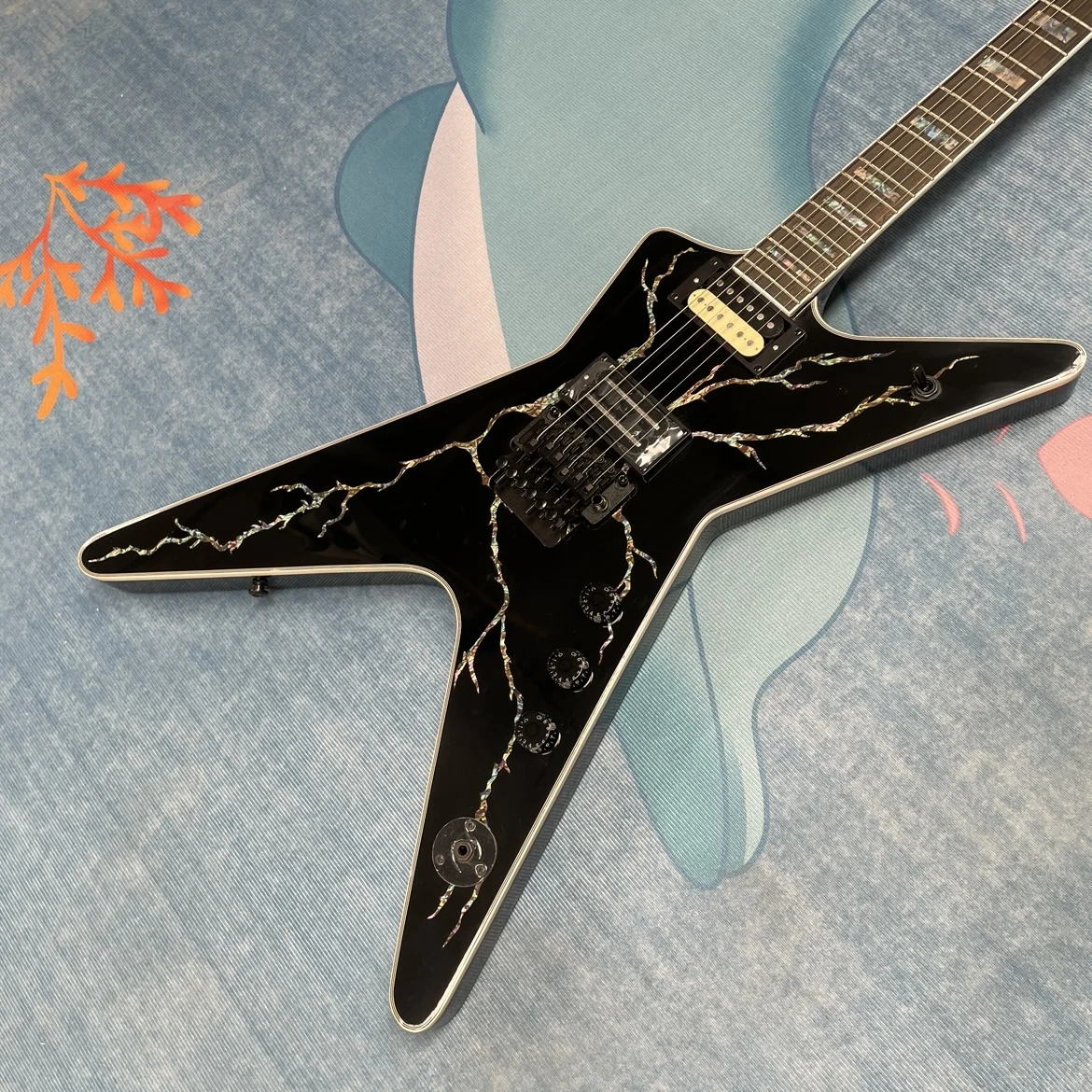 6-string electricguitar a solid black body covered in lightning bolt crack patternsguitars,perfect for live performancesguitarra
6-string electricguitar a solid black body covered in lightning bolt crack patternsguitars,perfect for live performancesguitarra