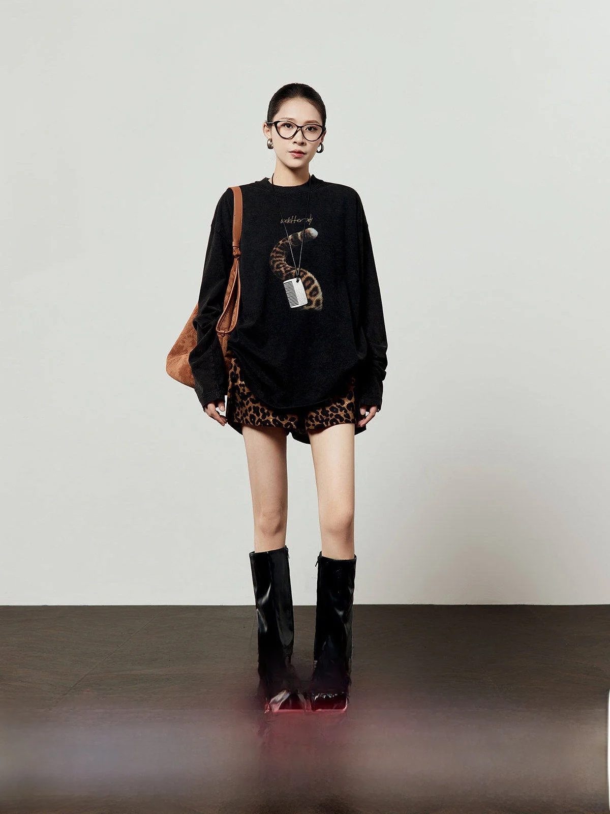 Loose Long Sve round Ne Bla T-irt Women's New Autumn 2025 Leopard Print Casual Comfortable Breathable Cotton Top
Loose Long Sve round Ne Bla T-irt Women's New Autumn 2025 Leopard Print Casual Comfortable Breathable Cotton Top