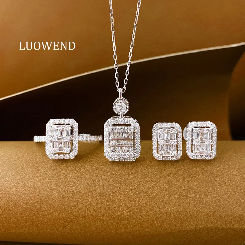 LUOWEND 100% 18K White Gold Earrings Fashion Design Real Natural Diamond Stud Earrings&Pendant for Women High Party Jewelry Set
LUOWEND 100% 18K White Gold Earrings Fashion Design Real Natural Diamond Stud Earrings&Pendant for Women High Party Jewelry Set