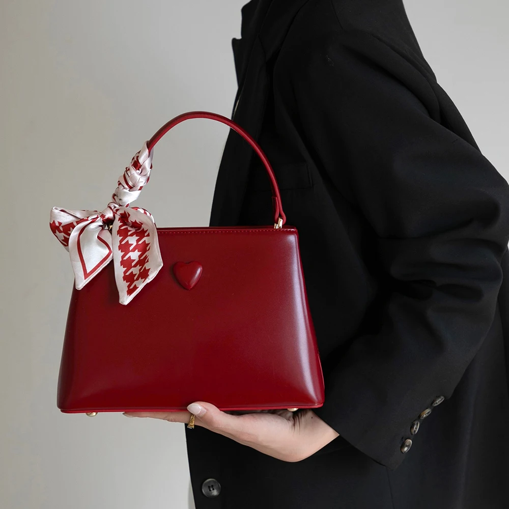 Women Red Bridal Wedding Bags 2025 New Luxury Designer Handbags Silk Ribbon Top-handle Shoulder Bags Lady Crossbody Daily Pack
Women Red Bridal Wedding Bags 2025 New Luxury Designer Handbags Silk Ribbon Top-handle Shoulder Bags Lady Crossbody Daily Pack