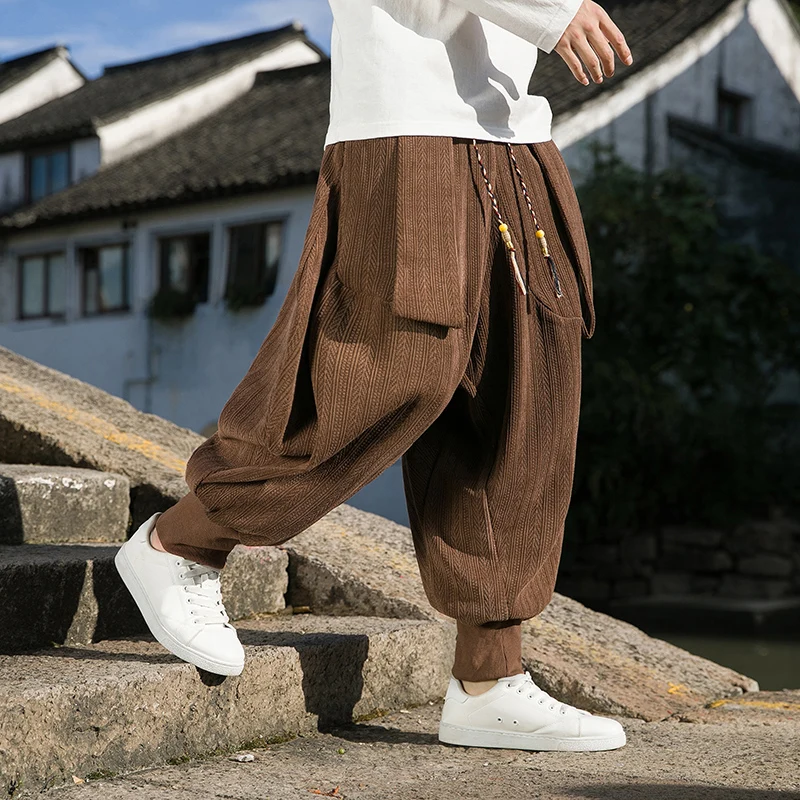 Мужские вельветовые брюки на весну-осень, свободные, в стиле Харадзюку, с эластичным поясом, повседневные, модные, базовые цвета
Мужские вельветовые брюки на весну-осень, свободные, в стиле Харадзюку, с эластичным поясом, повседневные, модные, базовые цвета