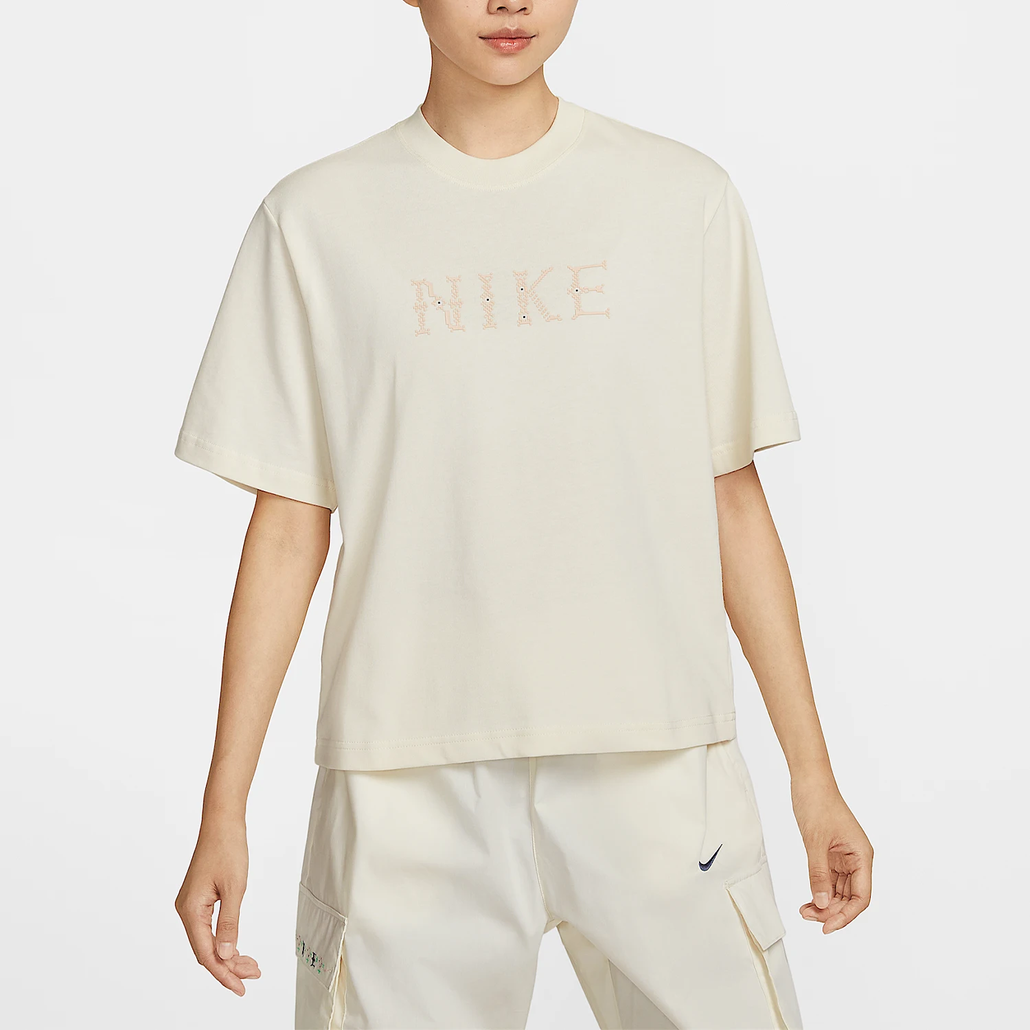 Nike Genuine Sportswear Women's Minimalist Soft Loose T-shirt II0446-047
Nike Genuine Sportswear Women's Minimalist Soft Loose T-shirt II0446-047