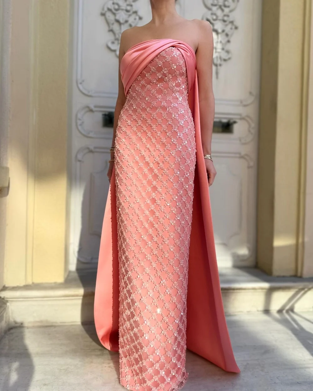 Индивидуальные замысловатые блестящие бисерные плиссированные прямые длинные платья без бретелек с блестками, платья для особых случаев на заказ, доступны размеры
Индивидуальные замысловатые блестящие бисерные плиссированные прямые длинные платья без бретелек с блестками, платья для особых случаев на заказ, доступны размеры