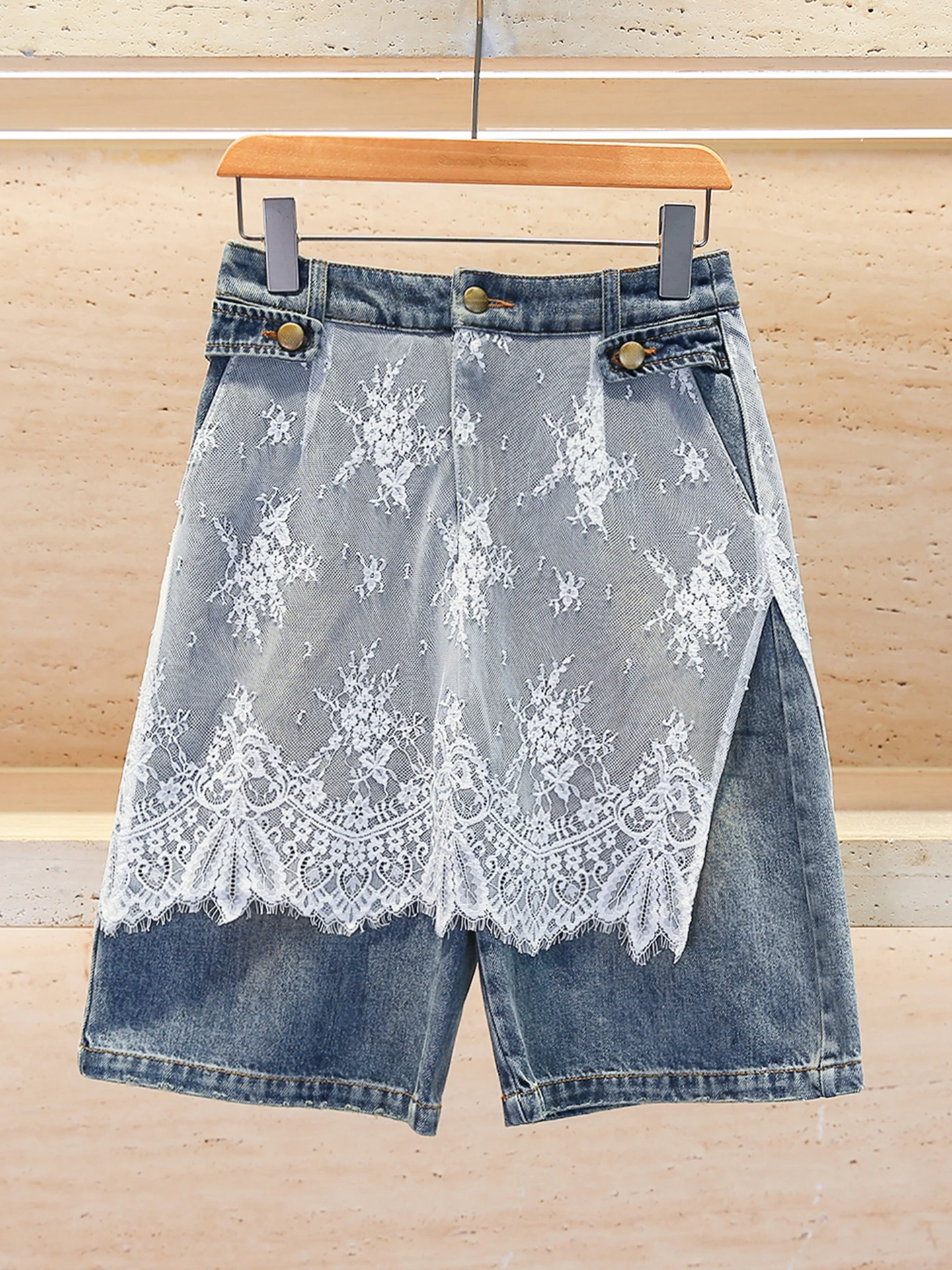 High Waist Lace Splice Short Jeans Sweet And Cool Style Casual Wide Leg Pants Blue Color Spring Summer New Arrival
High Waist Lace Splice Short Jeans Sweet And Cool Style Casual Wide Leg Pants Blue Color Spring Summer New Arrival