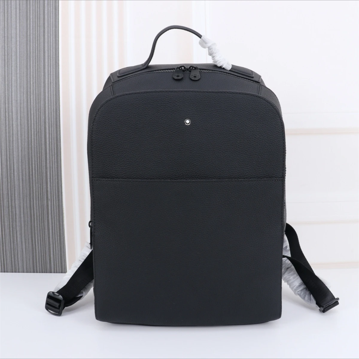 Luxury Mens Backpack Top Grain Leather Business Travel Casual Fashion Large Capacity Classic Artisan Series Laptop Bag
Luxury Mens Backpack Top Grain Leather Business Travel Casual Fashion Large Capacity Classic Artisan Series Laptop Bag