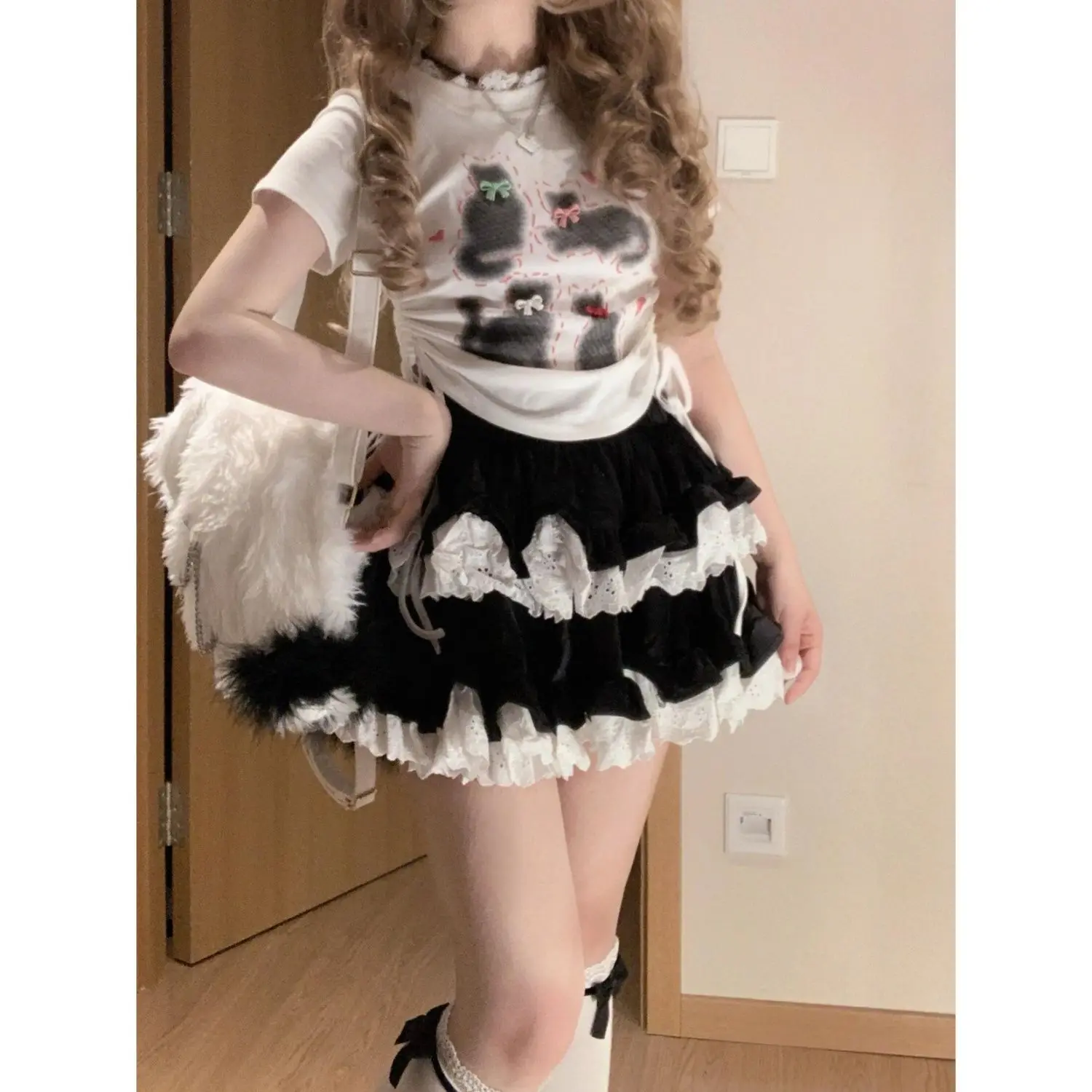 Y2K Alternative Style Sweet Girl Black Cake Skirt for Women, Autumn New High Waist Flared Mini Skirt
Y2K Alternative Style Sweet Girl Black Cake Skirt for Women, Autumn New High Waist Flared Mini Skirt