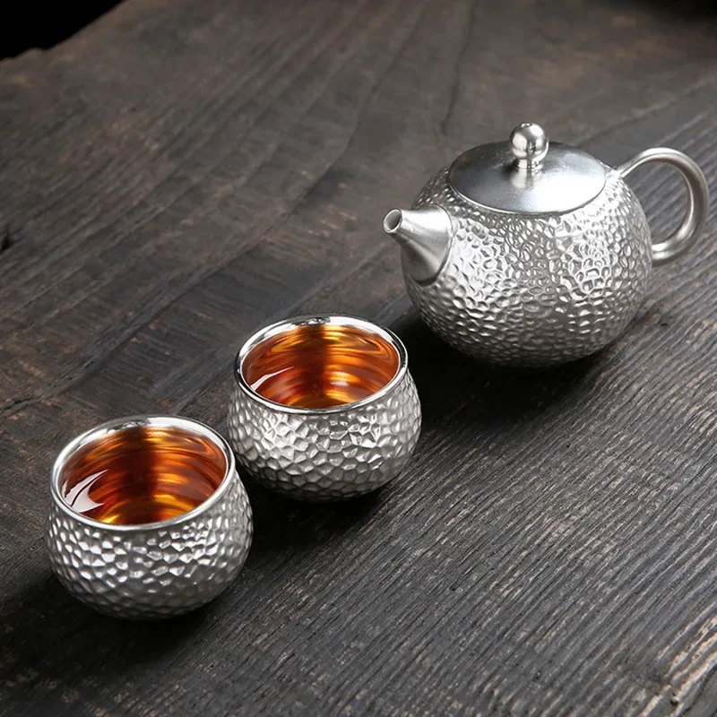 Ceramic Gilt Silver Express Cup Set with One Pot and Two Cups Hammer Pattern Japanese Kung Fu Tea Set Home Tea Set Gift Box
Ceramic Gilt Silver Express Cup Set with One Pot and Two Cups Hammer Pattern Japanese Kung Fu Tea Set Home Tea Set Gift Box