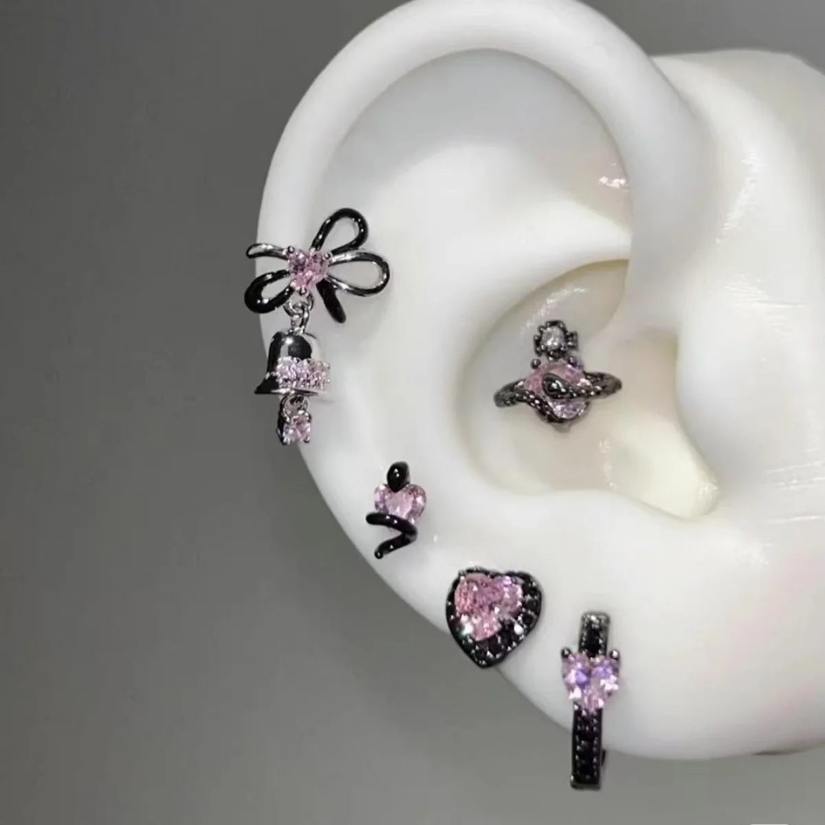 1PCS Sweet Bowknot Bell Drop Ear Bone Nail For Women Bling Pink Zircon Medical Titanium Steel Y2K Ear Accessories Gift 
1PCS Sweet Bowknot Bell Drop Ear Bone Nail For Women Bling Pink Zircon Medical Titanium Steel Y2K Ear Accessories Gift