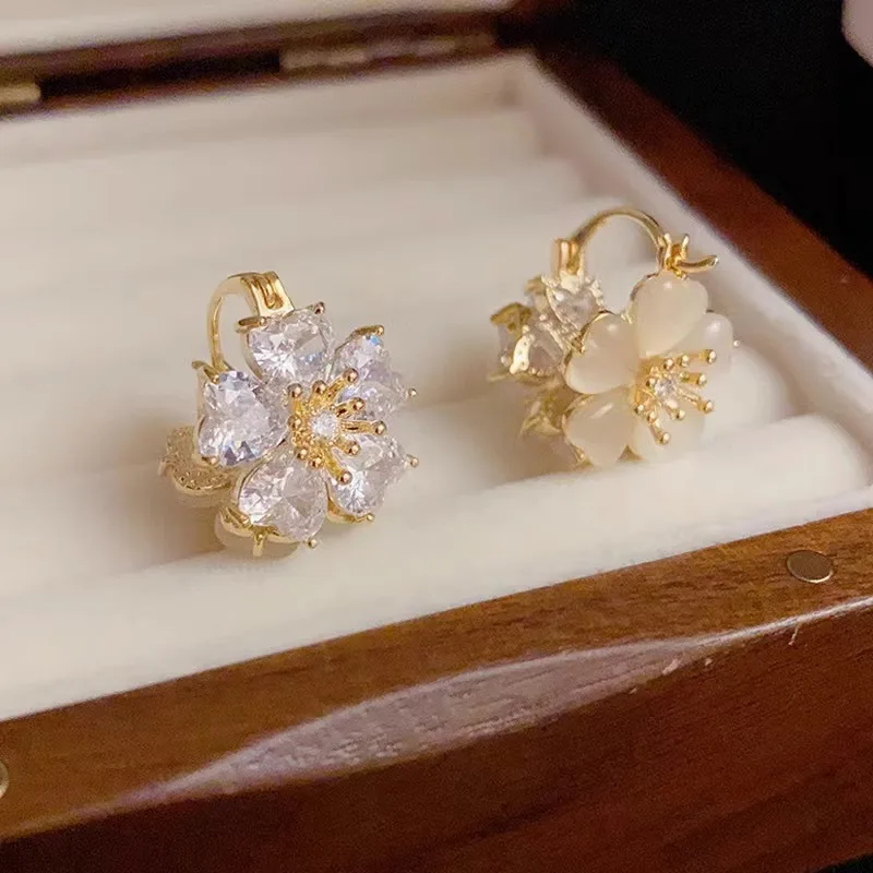 Double Sided Inlaid Zircon Flower Ear Buckles Cat Eye Stone Earrings Luxury Retro Elegant Women Daily Jewelry
Double Sided Inlaid Zircon Flower Ear Buckles Cat Eye Stone Earrings Luxury Retro Elegant Women Daily Jewelry