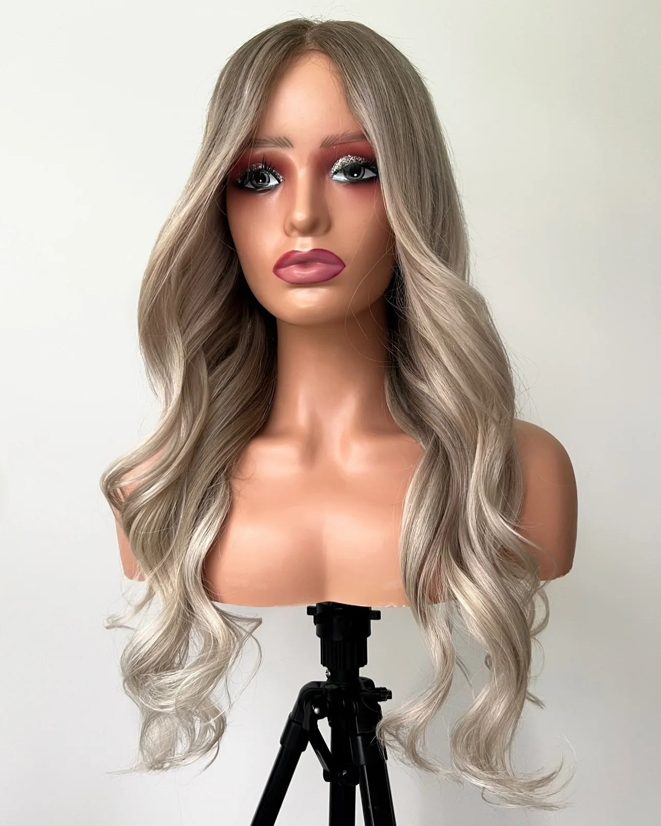 High Quality Natural Fiber Wig For Women Daily Use Ombre Ash Blonde Wig Loose Wave Lace Front Wig Heat Resistant
High Quality Natural Fiber Wig For Women Daily Use Ombre Ash Blonde Wig Loose Wave Lace Front Wig Heat Resistant