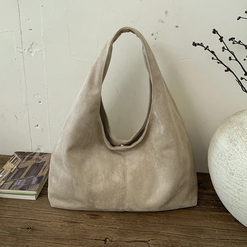 Winter New Suede Soft Shoulder Bag for Women American Vintage Solid Color Buckle Handbags Commute All-Match Underarm Bags
Winter New Suede Soft Shoulder Bag for Women American Vintage Solid Color Buckle Handbags Commute All-Match Underarm Bags