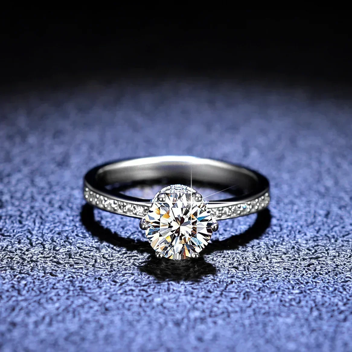 1 Carat D Color VVS1 Moissanite Rings for Women Luxury Eternal 18K White Gold Rings Sparking Diamond Band Luxury Jewelry GRA
1 Carat D Color VVS1 Moissanite Rings for Women Luxury Eternal 18K White Gold Rings Sparking Diamond Band Luxury Jewelry GRA
