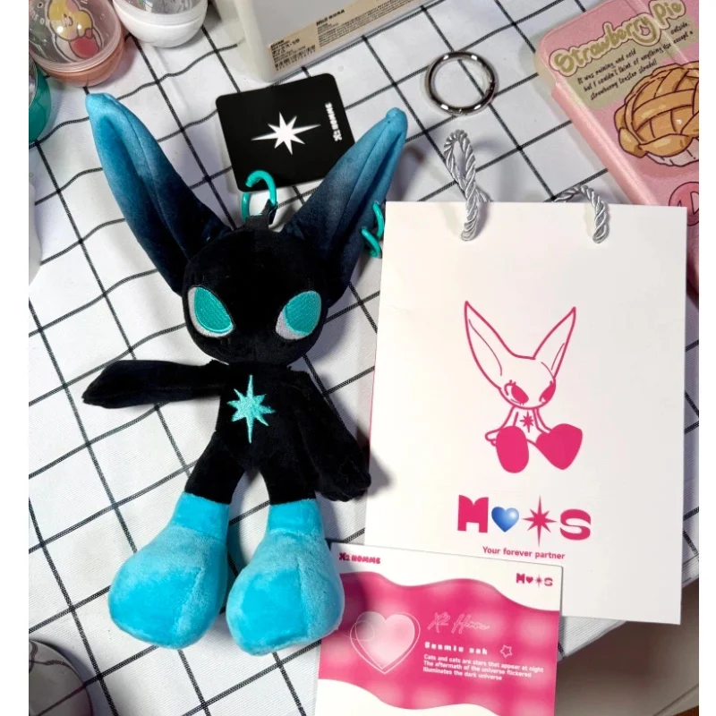 X2HOMME Moos Plush Keychain Anime Trendy Black Blue Gradient Plush Pendant Backpack Charm For Students Couples Holiday Gift
X2HOMME Moos Plush Keychain Anime Trendy Black Blue Gradient Plush Pendant Backpack Charm For Students Couples Holiday Gift