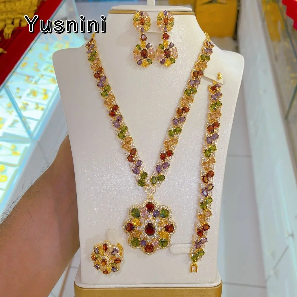 Новое французское 24-каратное позолоченное ожерелье, серьги, кольца, браслеты, элитный комплект свадебных украшений в качестве подарка для женщин YY10852
Новое французское 24-каратное позолоченное ожерелье, серьги, кольца, браслеты, элитный комплект свадебных украшений в качестве подарка для женщин YY10852