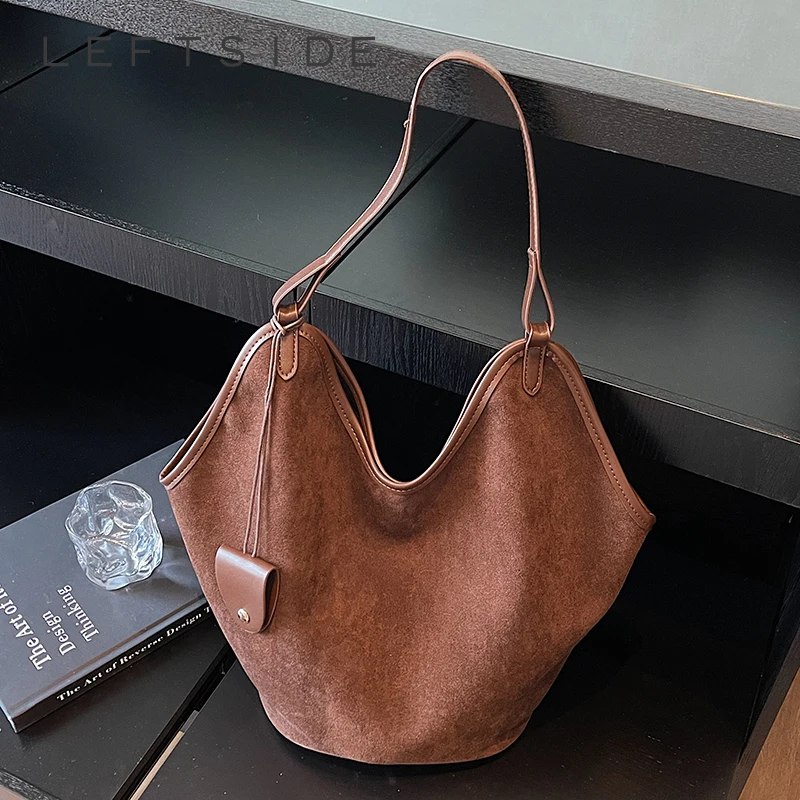 LEFTSIDE Retro Velvet Leather High Capacity Tote Bags for Women 2025 Winter Female Shoulder Bag Females Hand Bag New Handbags
LEFTSIDE Retro Velvet Leather High Capacity Tote Bags for Women 2025 Winter Female Shoulder Bag Females Hand Bag New Handbags