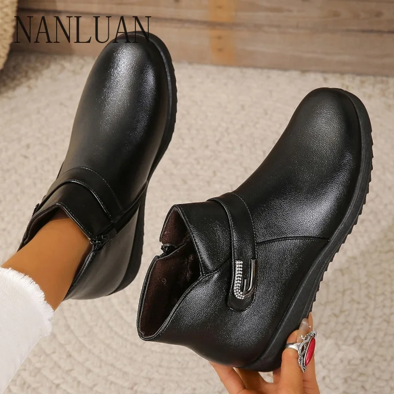 2024 Boutique Winter Hot-selling Women's Boots New Solid Color Short-cut Women's Shoes Comfortable Thick Sole Warm Fashion Boots
2024 Boutique Winter Hot-selling Women's Boots New Solid Color Short-cut Women's Shoes Comfortable Thick Sole Warm Fashion Boots