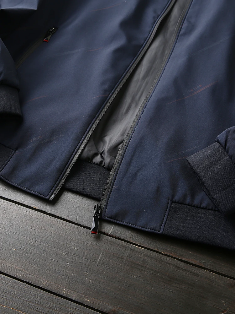 Простая и удобная мужская куртка с бейсбольным воротником, повседневная верхняя одежда, весенне-осенняя легкая деловая молния, украшенная молнией
Простая и удобная мужская куртка с бейсбольным воротником, повседневная верхняя одежда, весенне-осенняя легкая деловая молния, украшенная молнией