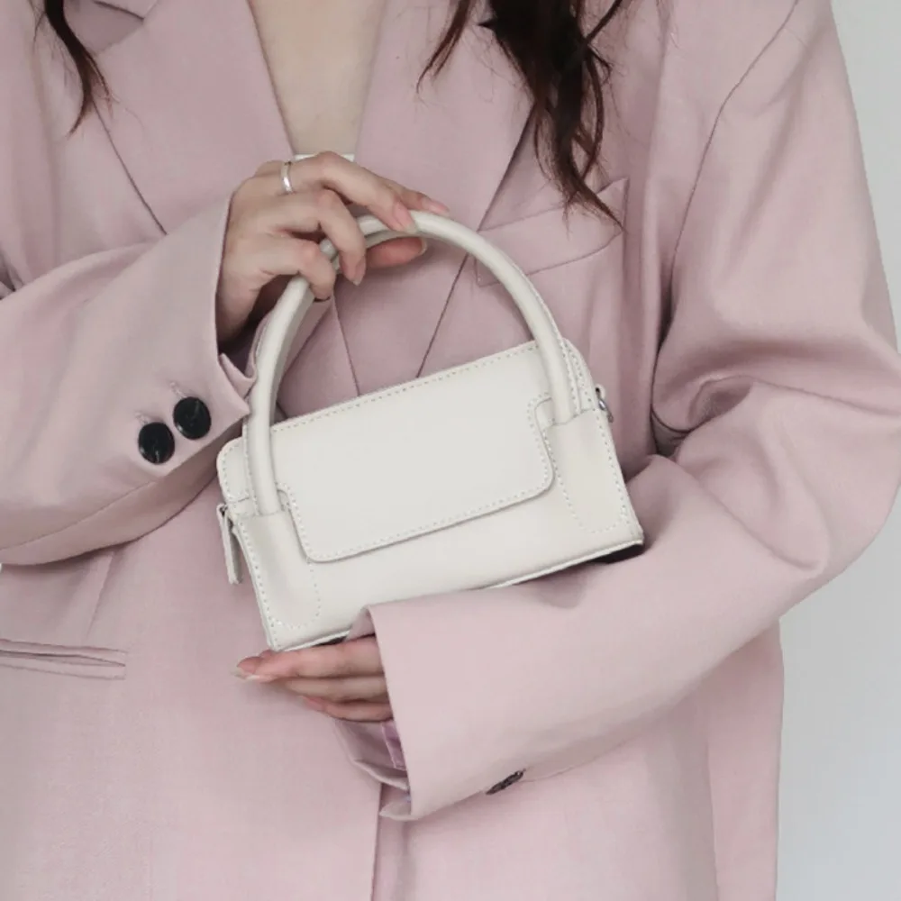 Leisure Mini Silver Small Square Bag Vintage PU Leather Crossbody Bag Handbag Casual Box-shaped Bag Commute
Leisure Mini Silver Small Square Bag Vintage PU Leather Crossbody Bag Handbag Casual Box-shaped Bag Commute