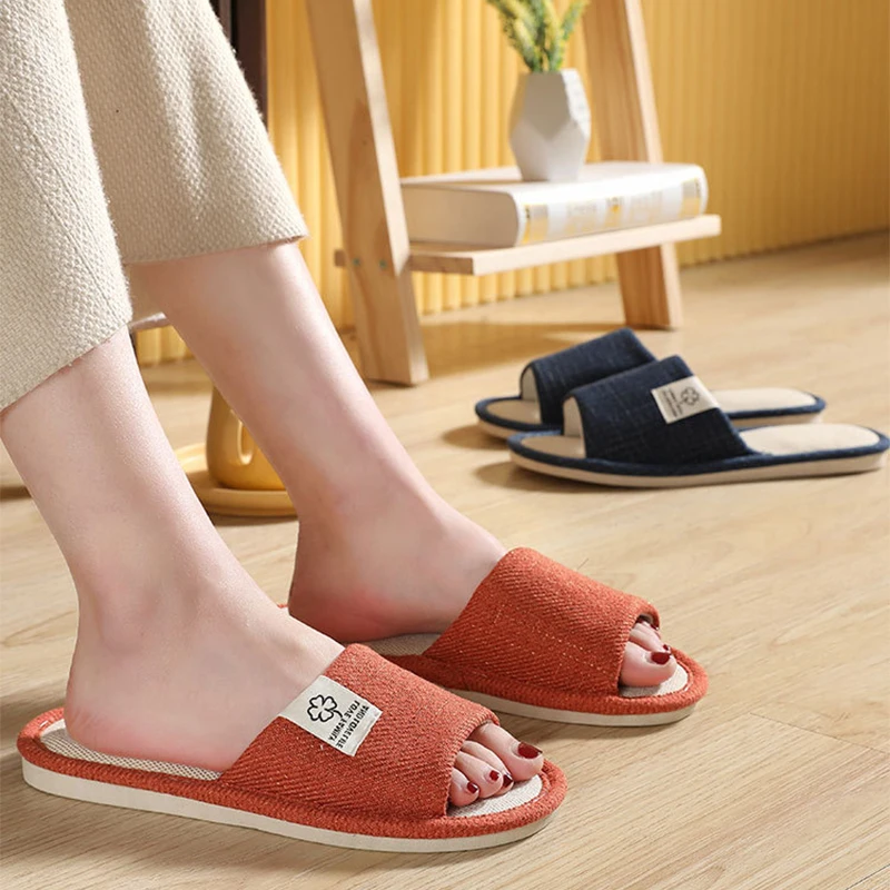Удобные домашние льняные тапочки для женщин, осенние повседневные однотонные тапочки на плоской подошве, женские нескользящие легкие шлепанцы, женские
Удобные домашние льняные тапочки для женщин, осенние повседневные однотонные тапочки на плоской подошве, женские нескользящие легкие шлепанцы, женские
