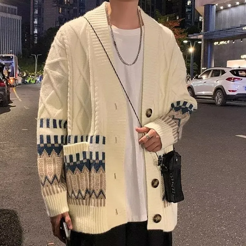 Осенне-зимний утепленный вязаный кардиган-пальто для мужчин: модный повседневный кардиган с V-образным вырезом, длинными рукавами, свободного кроя, молодежный стиль
Осенне-зимний утепленный вязаный кардиган-пальто для мужчин: модный повседневный кардиган с V-образным вырезом, длинными рукавами, свободного кроя, молодежный стиль