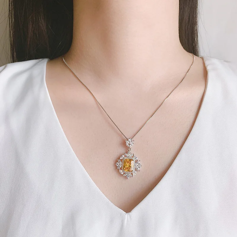 Элитное женское украшение: популярное ожерелье-цепочка с подвеской в стиле ретро с желтыми бриллиантами, придающее шарм и изысканность
Элитное женское украшение: популярное ожерелье-цепочка с подвеской в стиле ретро с желтыми бриллиантами, придающее шарм и изысканность