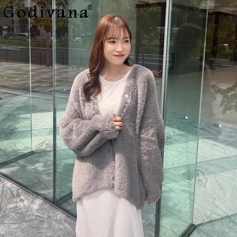 Japanese Sweet Soft Faux Fur Jacket Autumn Winter New Women's Loose Slimming V-Neck Plush Coats Lady Daily Casual Fur Jackets 
Japanese Sweet Soft Faux Fur Jacket Autumn Winter New Women's Loose Slimming V-Neck Plush Coats Lady Daily Casual Fur Jackets