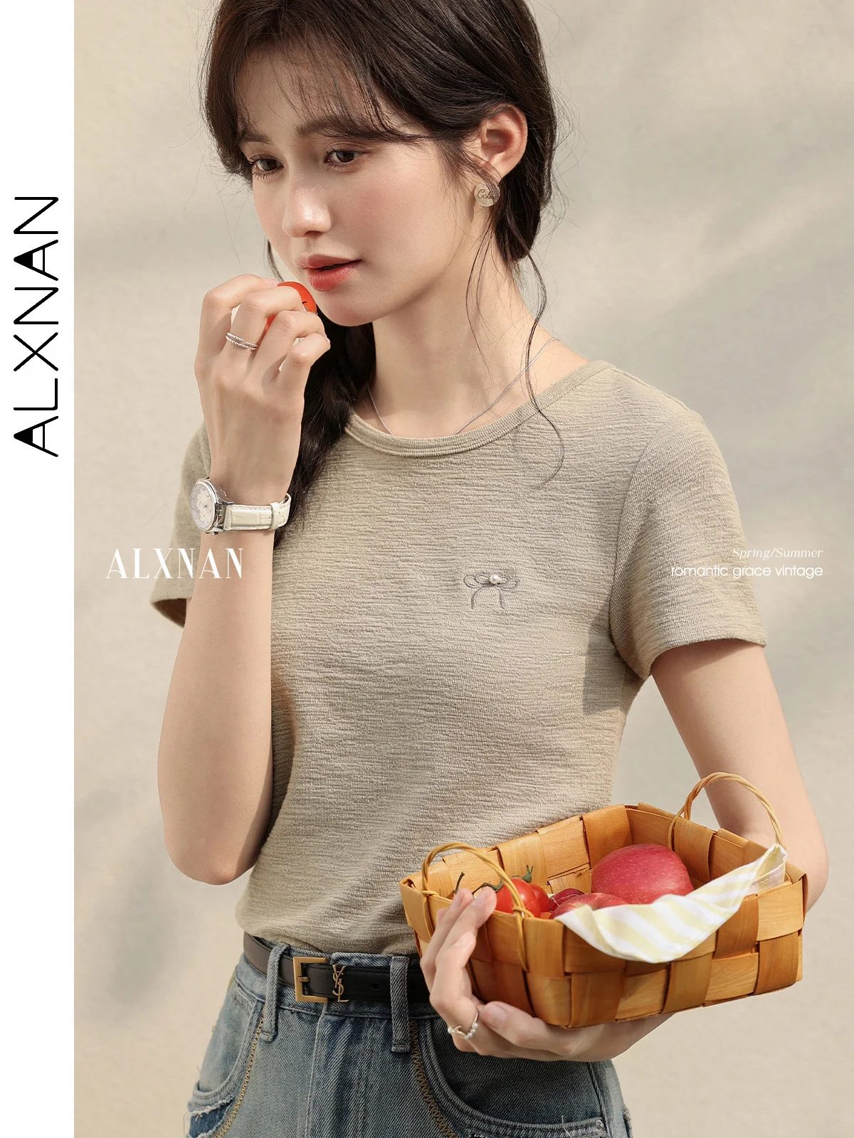 ALXNAN Short Sleeve T-shirt for Women 2025 Summer Casual Simple Elegant T-shirt Round Neck Loose Slim Solid Tops Female L53560
ALXNAN Short Sleeve T-shirt for Women 2025 Summer Casual Simple Elegant T-shirt Round Neck Loose Slim Solid Tops Female L53560