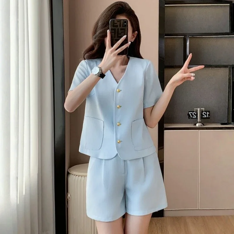 Womens Summer Blazer Set Short Sleeve V Neck Suit Top and Wide Leg Shorts Formal Business Two Piece Outfit
Womens Summer Blazer Set Short Sleeve V Neck Suit Top and Wide Leg Shorts Formal Business Two Piece Outfit