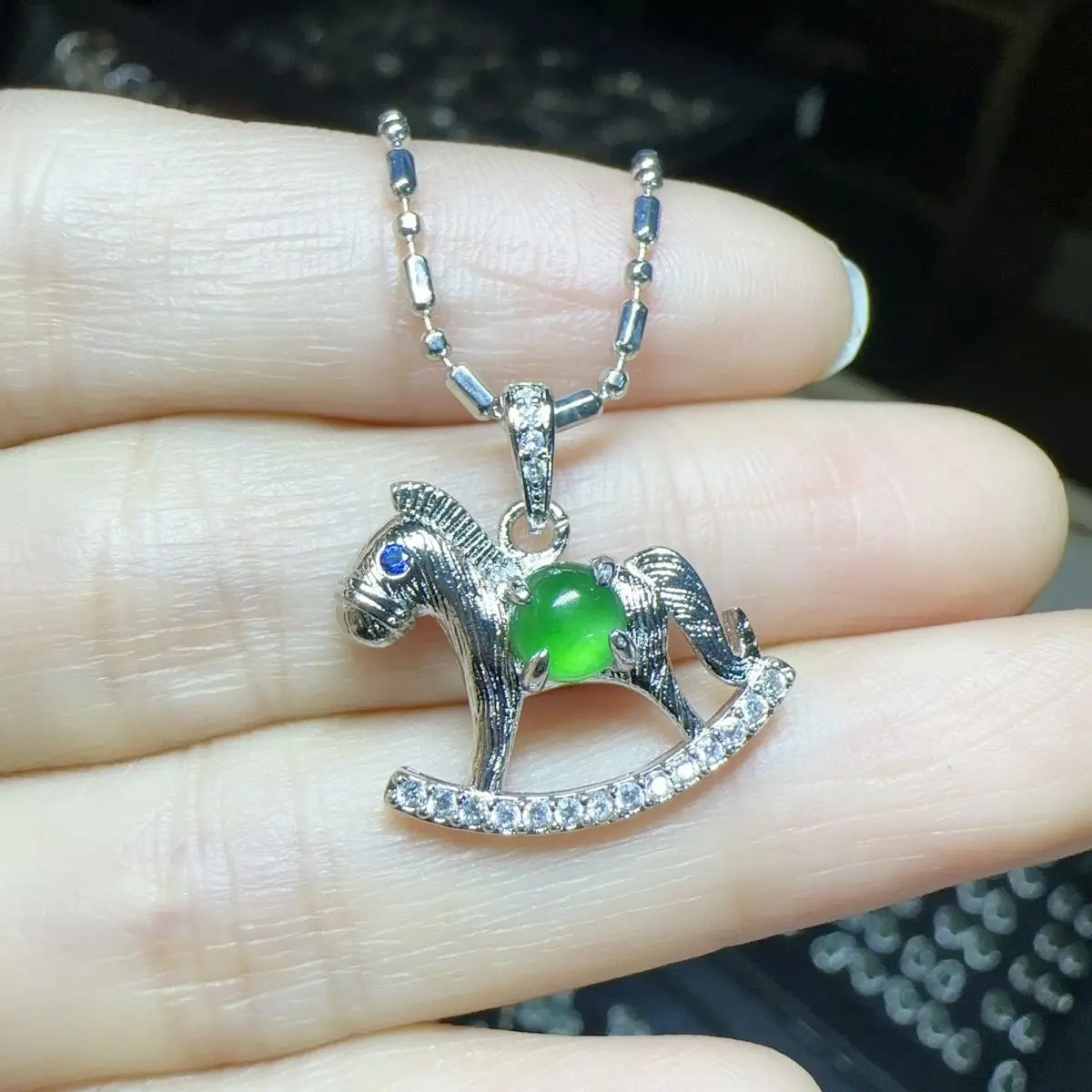 Natural A jadeite ice green egg surface pony pendant (choose one of the best in diversity)
Natural A jadeite ice green egg surface pony pendant (choose one of the best in diversity)