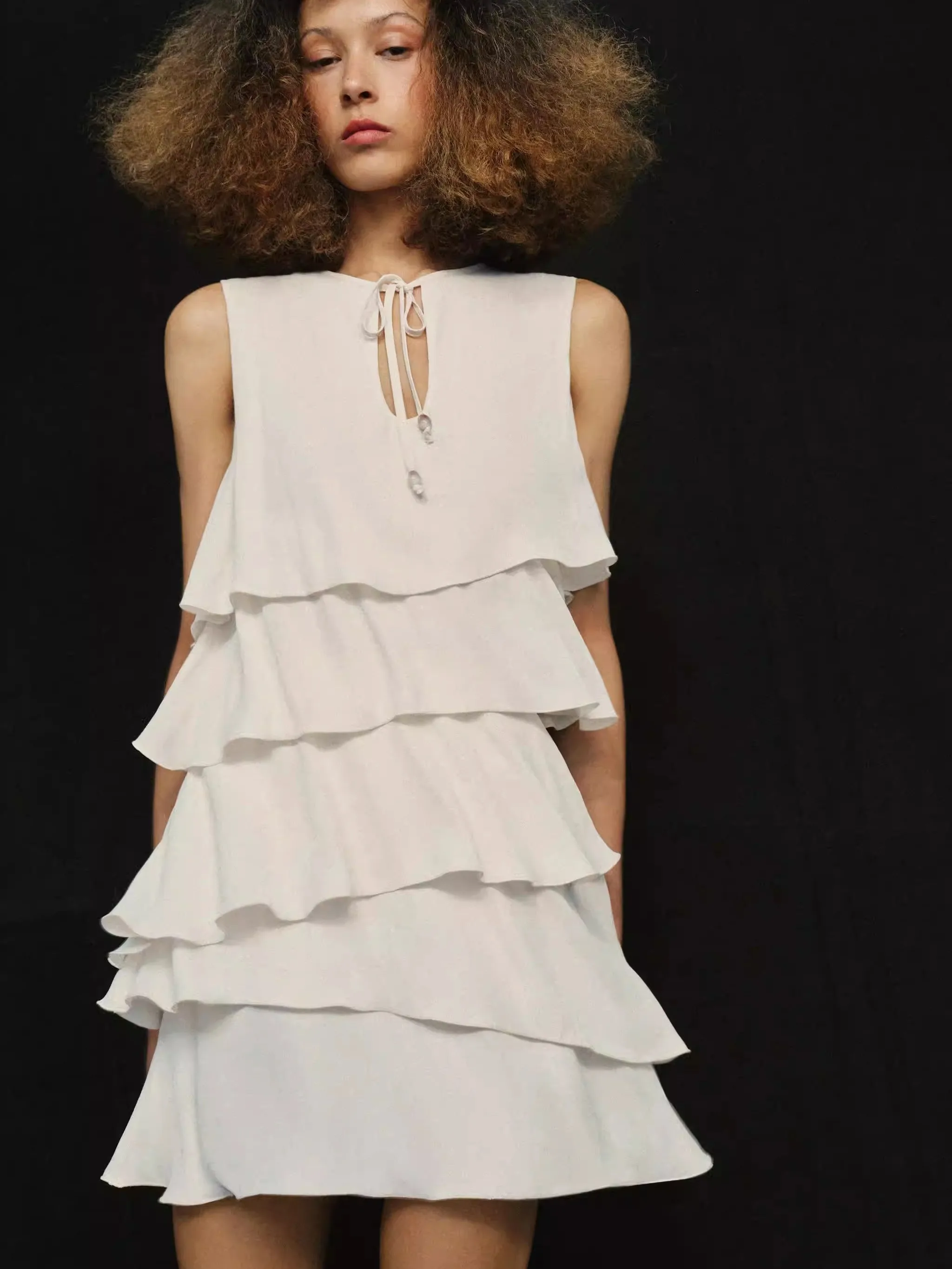 New Summer Women's Dress Elegant Sleeveless round Neck Layered Decoration Short Dress Fashionable Ethnic Style for Young Ladies
New Summer Women's Dress Elegant Sleeveless round Neck Layered Decoration Short Dress Fashionable Ethnic Style for Young Ladies