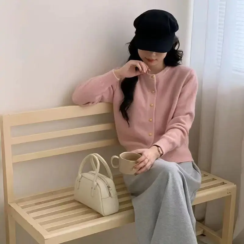 Розовый вязаный свитер, женский короткий кардиган, весенне-осенний модный вязаный топ с круглым вырезом и длинными рукавами, женский джемпер
Розовый вязаный свитер, женский короткий кардиган, весенне-осенний модный вязаный топ с круглым вырезом и длинными рукавами, женский джемпер